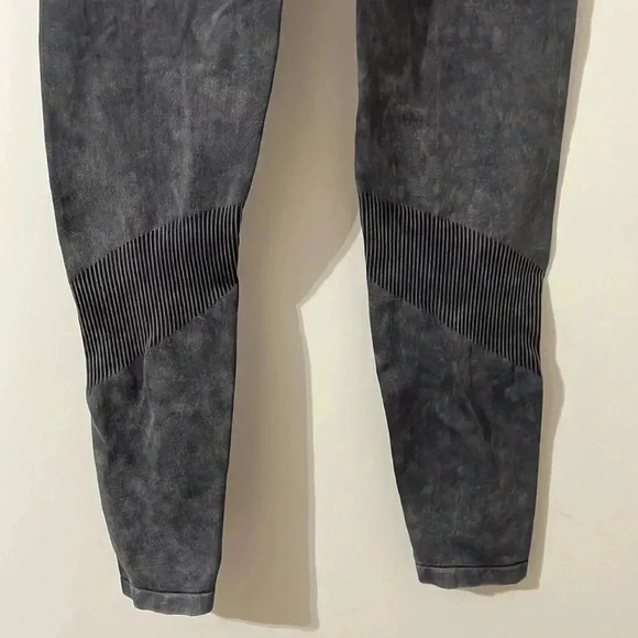 PINK Victoria’s Secret Seamless Leggings Size S - Picture 9 of 12
